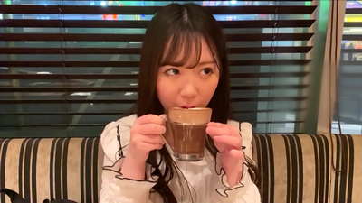 Viņa ir draudzene, kas piederēja tam pašam klubam universitātē. un viņa ir vispievilcīgākā meitene klubā. šī ir japāņu seksīga atmosfēra.